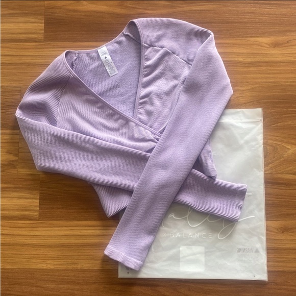 Balance Athletica Tops - 🎉HP🎉 Balance Athletica Infinity Wrap Top